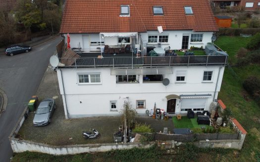 Sehr gut gepflegte 4-Zimmer-Eigentumswohnung – Ein Haus im Haus!