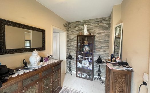 Sehr gut gepflegte 4-Zimmer-Eigentumswohnung – Ein Haus im Haus!