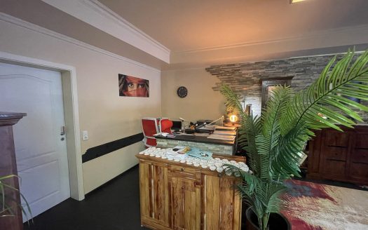 Sehr gut gepflegte 4-Zimmer-Eigentumswohnung – Ein Haus im Haus!