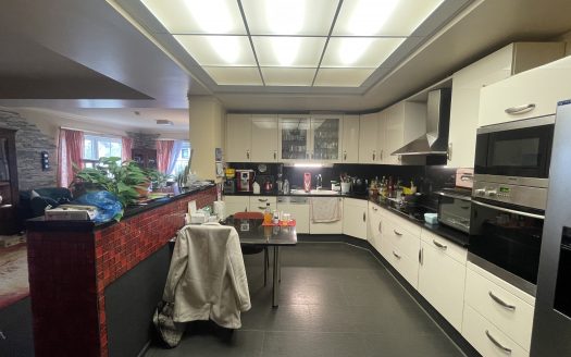 Sehr gut gepflegte 4-Zimmer-Eigentumswohnung – Ein Haus im Haus!