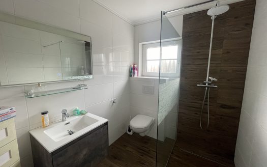 Sehr gut gepflegte 4-Zimmer-Eigentumswohnung – Ein Haus im Haus!