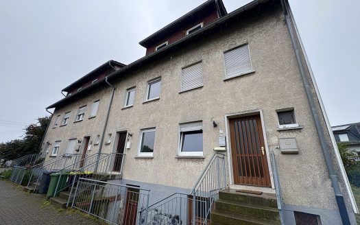 Vier Reihenhäuser mit Potenzial – Sanierungsbedürftiges Mehrfamilienobjekt!
