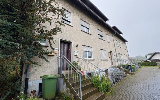 Vier Reihenhäuser mit Potenzial – Sanierungsbedürftiges Mehrfamilienobjekt!