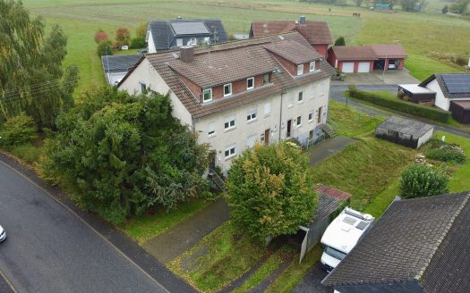 Vier Reihenhäuser mit Potenzial – Sanierungsbedürftiges Mehrfamilienobjekt!