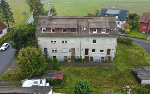 Vier Reihenhäuser mit Potenzial – Sanierungsbedürftiges Mehrfamilienobjekt!