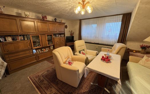 Vier Reihenhäuser mit Potenzial – Sanierungsbedürftiges Mehrfamilienobjekt!