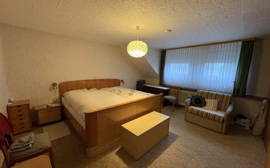 Vier Reihenhäuser mit Potenzial – Sanierungsbedürftiges Mehrfamilienobjekt!