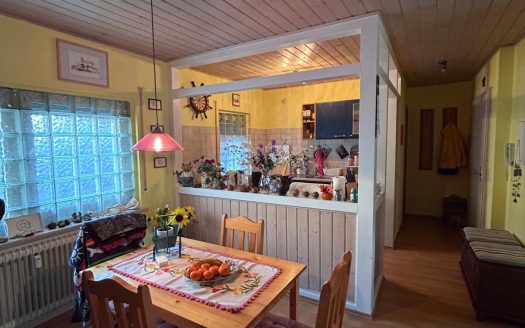 Attraktives Mehrfamilienhaus mit 8 Wohnungen + Werkstatt und Lagerhalle!