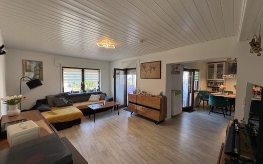 Attraktives Mehrfamilienhaus mit 8 Wohnungen + Werkstatt und Lagerhalle!