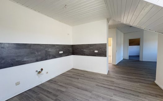 Attraktives Mehrfamilienhaus mit 8 Wohnungen + Werkstatt und Lagerhalle!