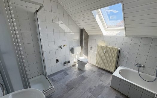 Attraktives Mehrfamilienhaus mit 8 Wohnungen + Werkstatt und Lagerhalle!