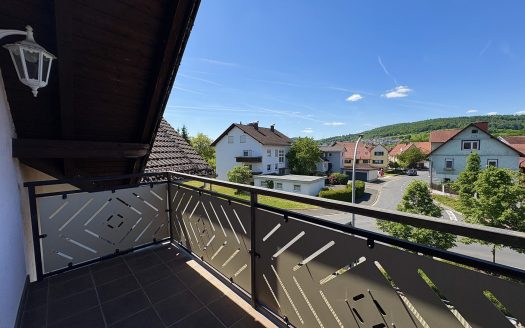 Attraktives Mehrfamilienhaus mit 8 Wohnungen + Werkstatt und Lagerhalle!