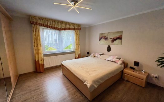 Modernisiertes Einfamilienhaus mit Einliegerwohnung und großem Garten!