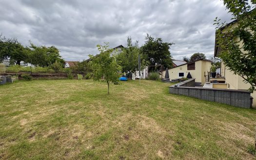 Modernisiertes Einfamilienhaus mit Einliegerwohnung und großem Garten!