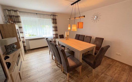 Modernisiertes Einfamilienhaus mit Einliegerwohnung und großem Garten!
