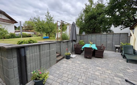 Modernisiertes Einfamilienhaus mit Einliegerwohnung und großem Garten!