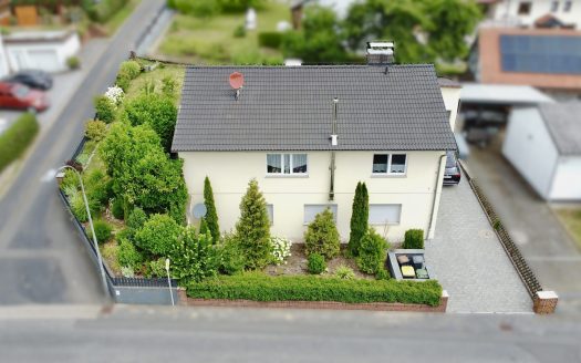 Modernisiertes Einfamilienhaus mit Einliegerwohnung und großem Garten!