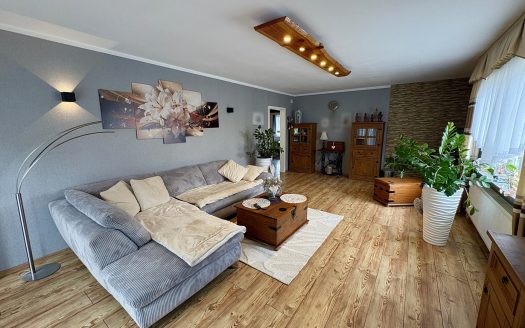 Modernisiertes Einfamilienhaus mit Einliegerwohnung und großem Garten!