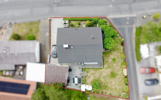 Modernisiertes Einfamilienhaus mit Einliegerwohnung und großem Garten!