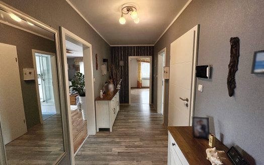 Modernisiertes Einfamilienhaus mit Einliegerwohnung und großem Garten!