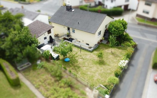 Modernisiertes Einfamilienhaus mit Einliegerwohnung und großem Garten!