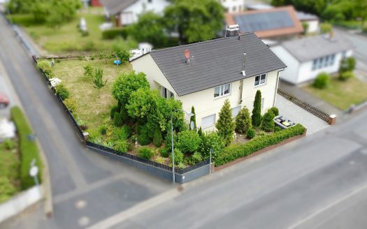 Modernisiertes Einfamilienhaus mit Einliegerwohnung und großem Garten!